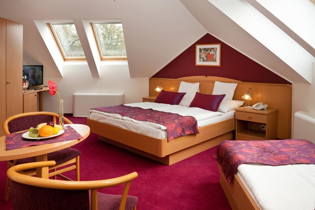 Hotel Kálvária Győr Habitación foto