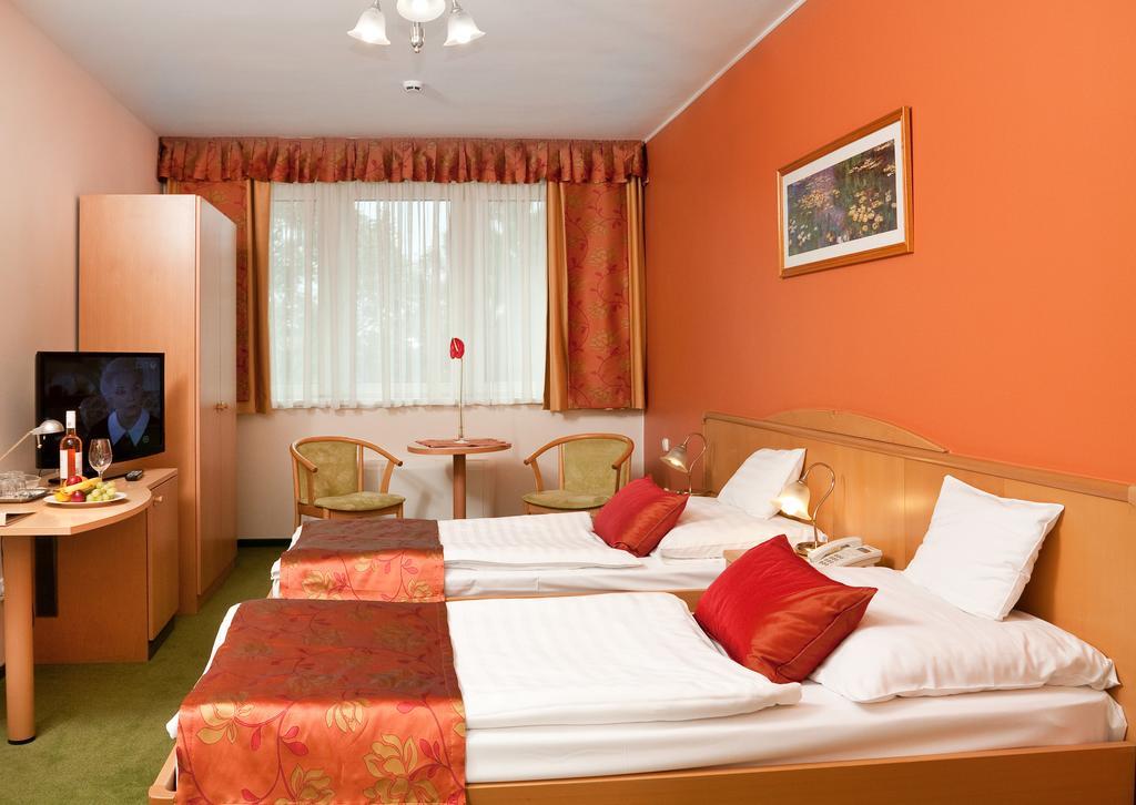Hotel Kálvária Győr Habitación foto